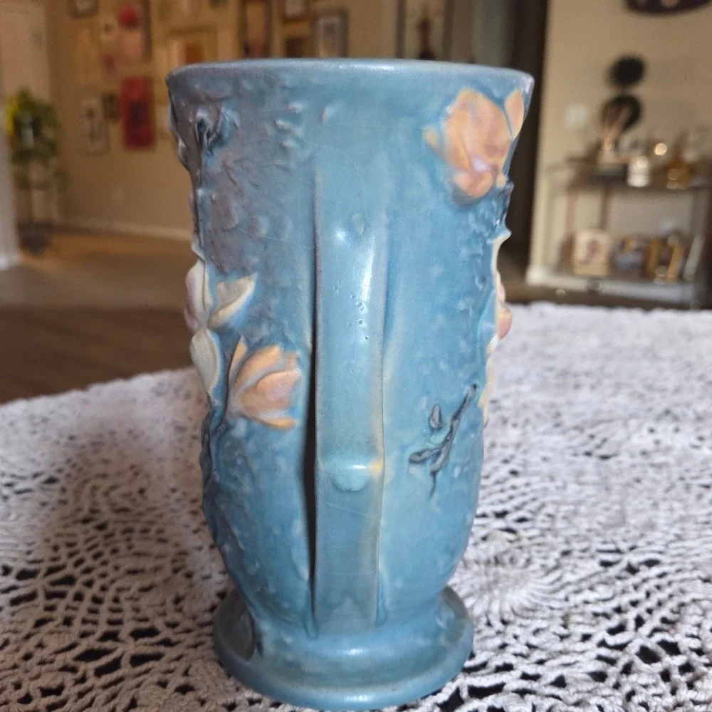 Roseville Pottery Magnolia‎ 89-7 Rare Blue, Pink, White Flower 2 Handled Vase